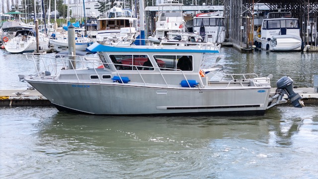 2017 32' Cold Water 3100 Pilothouse. Volvo D-6 400 Diesel-Outdrive. Head, Heat, Quarter Berth. Extensive Outfitting.