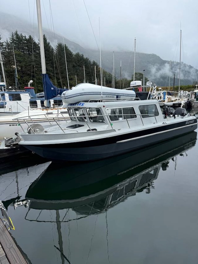 2006 3025 Kingfisher 3025.Twin 200HP Verados, Original owner. Juneau Boat Condo available for lease!